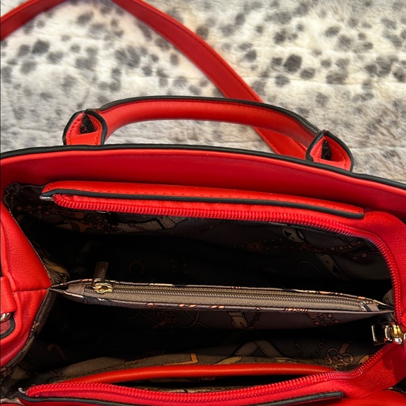 Elegant Red Crocodile-Embossed Handbag - Picture 6 of 14